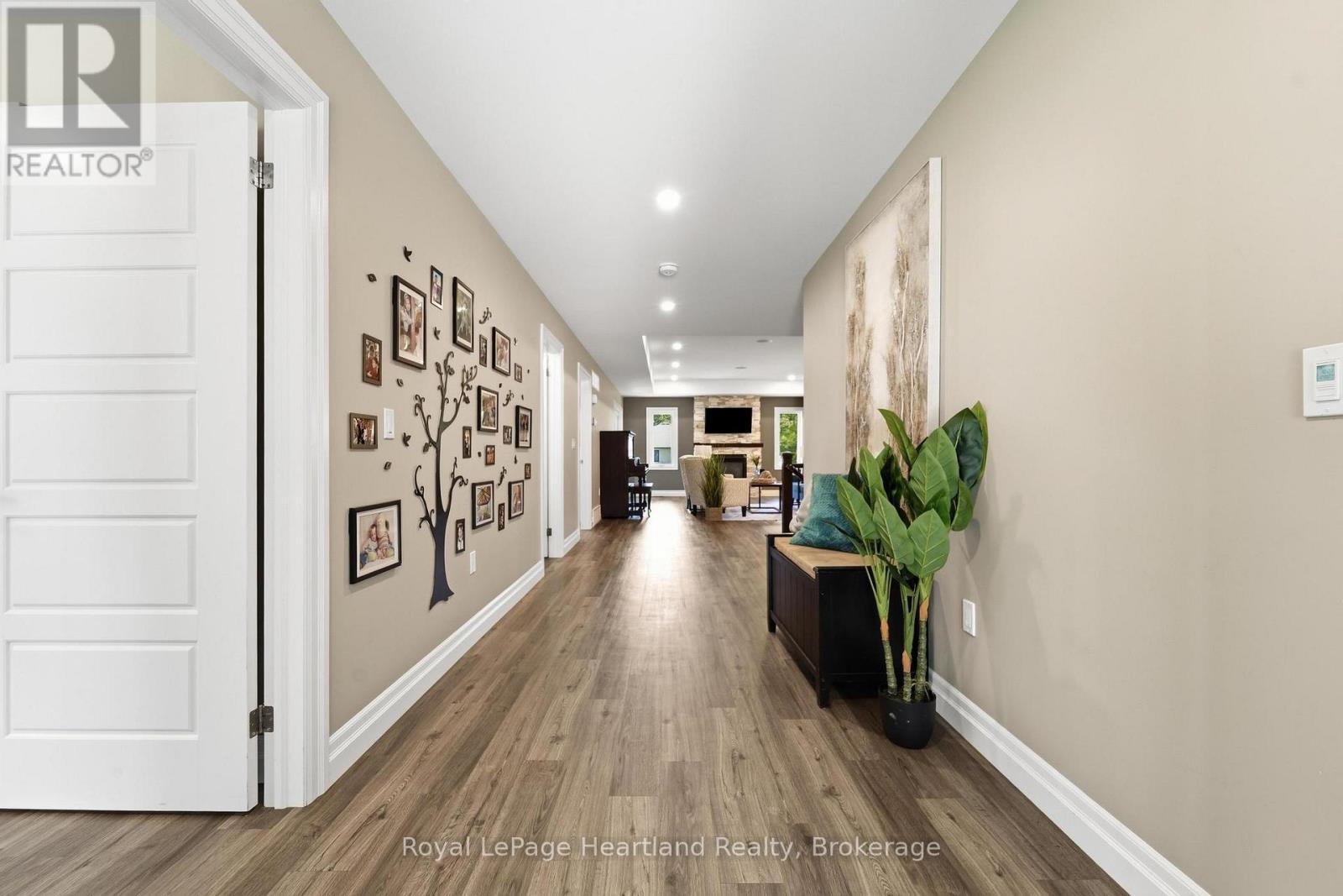 250 Wellington Street, North Huron, Ontario  N0M 1H0 - Photo 6 - X13624424