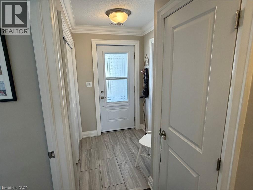 31 Bishop Tonnos Way, Hamilton, Ontario  L9B 2L7 - Photo 2 - 40824792