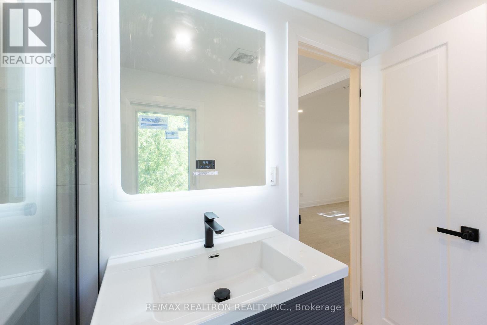 30 Morton Avenue, East Gwillimbury, Ontario  L0G 1V0 - Photo 37 - N13624232