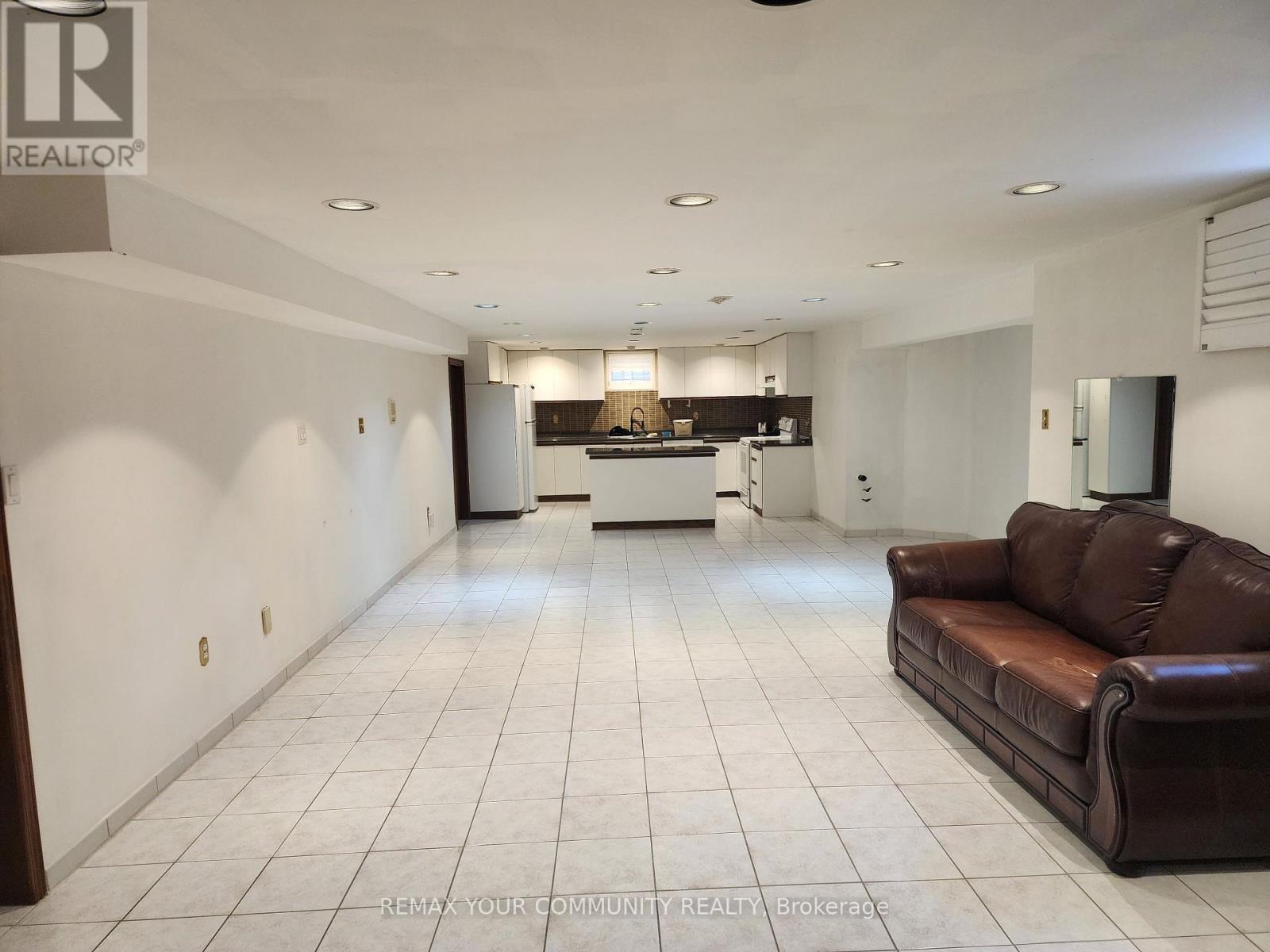 Basement - 52 Flushing Avenue, Vaughan, Ontario  L4L 8H9 - Photo 2 - N13624268