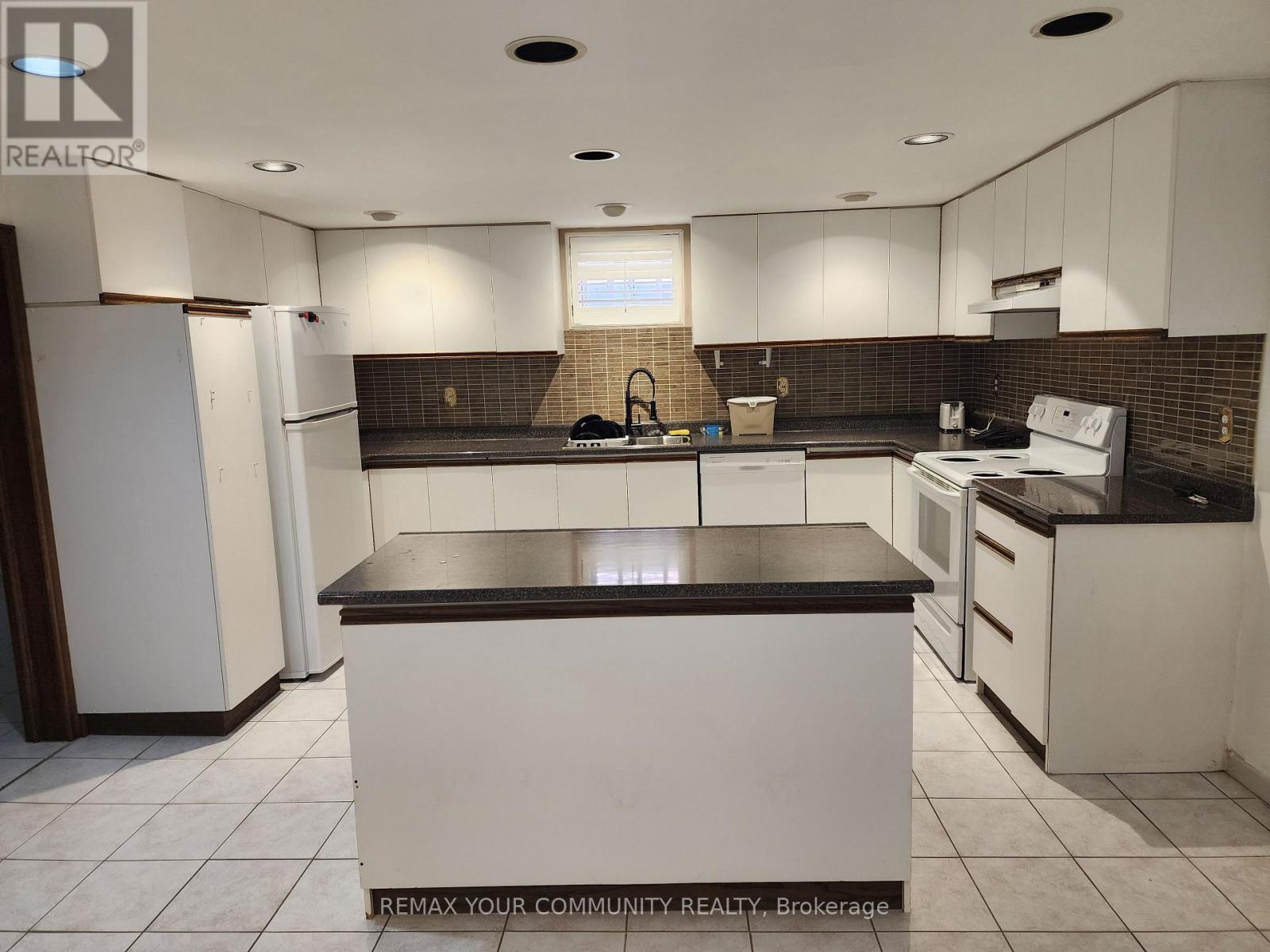 Basement - 52 Flushing Avenue, Vaughan, Ontario  L4L 8H9 - Photo 3 - N13624268