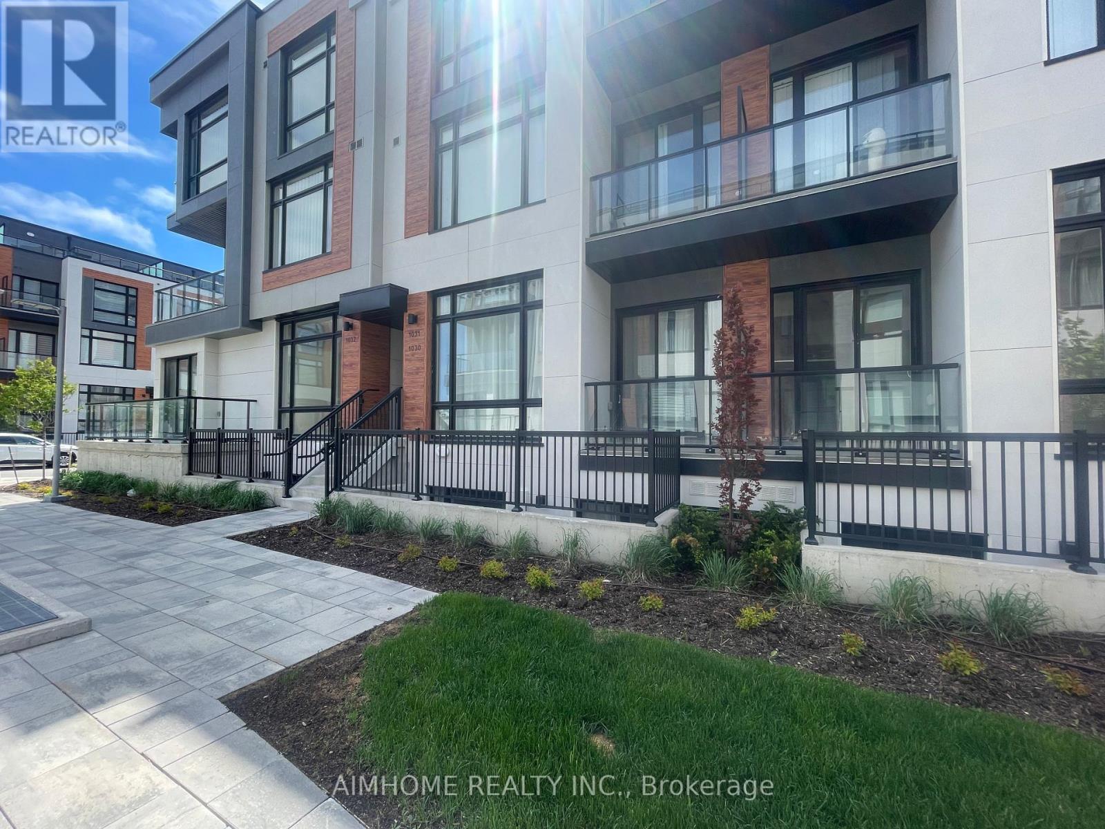 1031 - 14 David Eyer Road, Richmond Hill, Ontario  L4S 0N4 - Photo 2 - N13624274