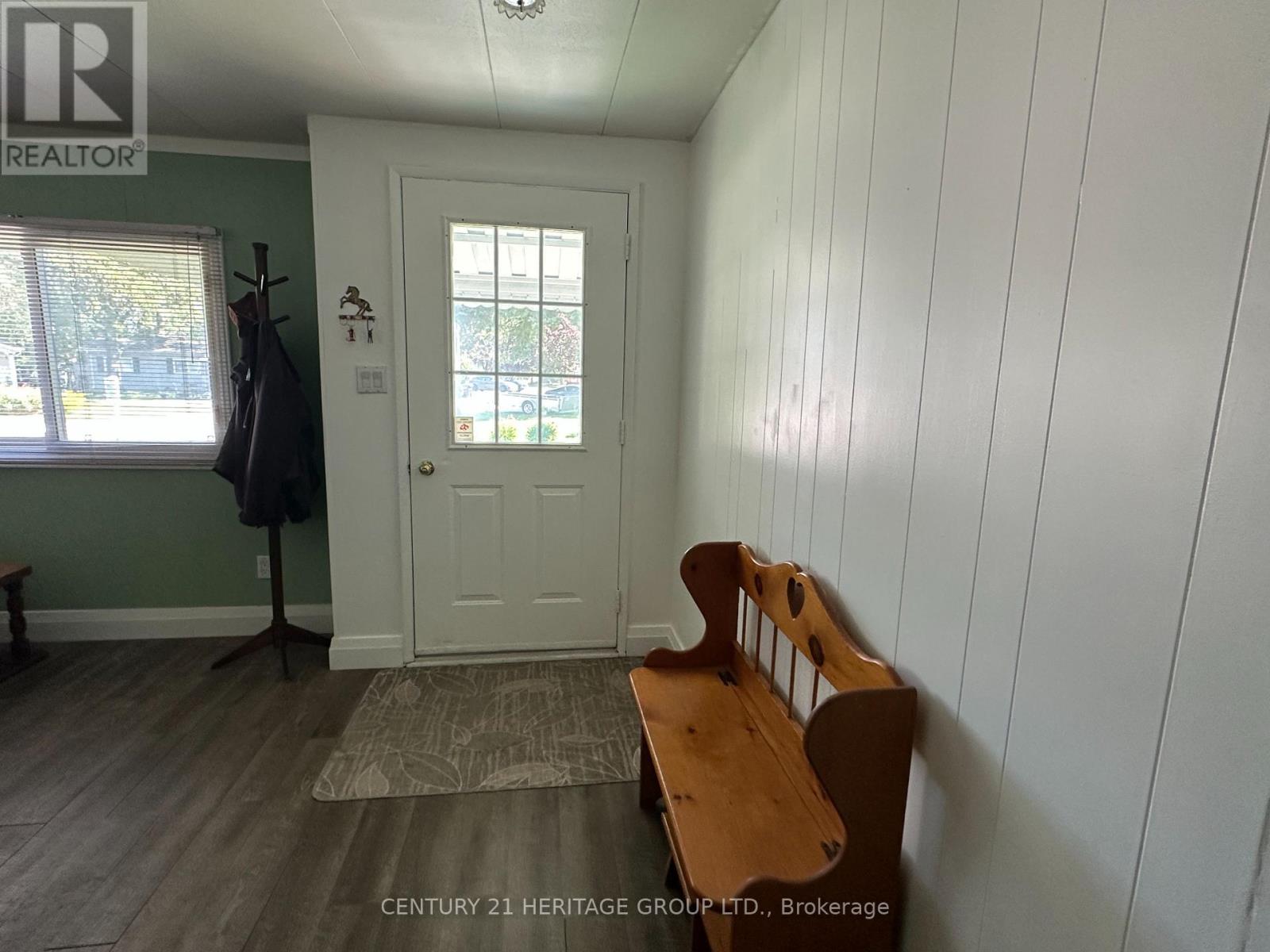 11 Maple Court, Innisfil, Ontario  L9S 1N9 - Photo 4 - N13624316