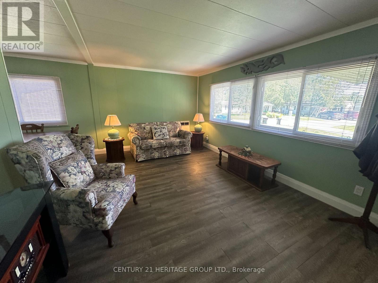 11 Maple Court, Innisfil, Ontario  L9S 1N9 - Photo 7 - N13624316