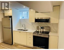 32 KITIMAT CRESCENT, Aurora, Ontario