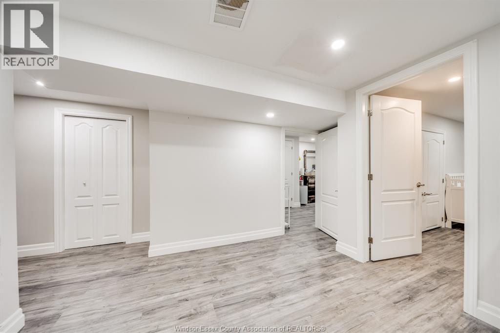 2405 Roxborough Boulevard, Windsor, Ontario  N9E 2Z7 - Photo 37 - 26018515