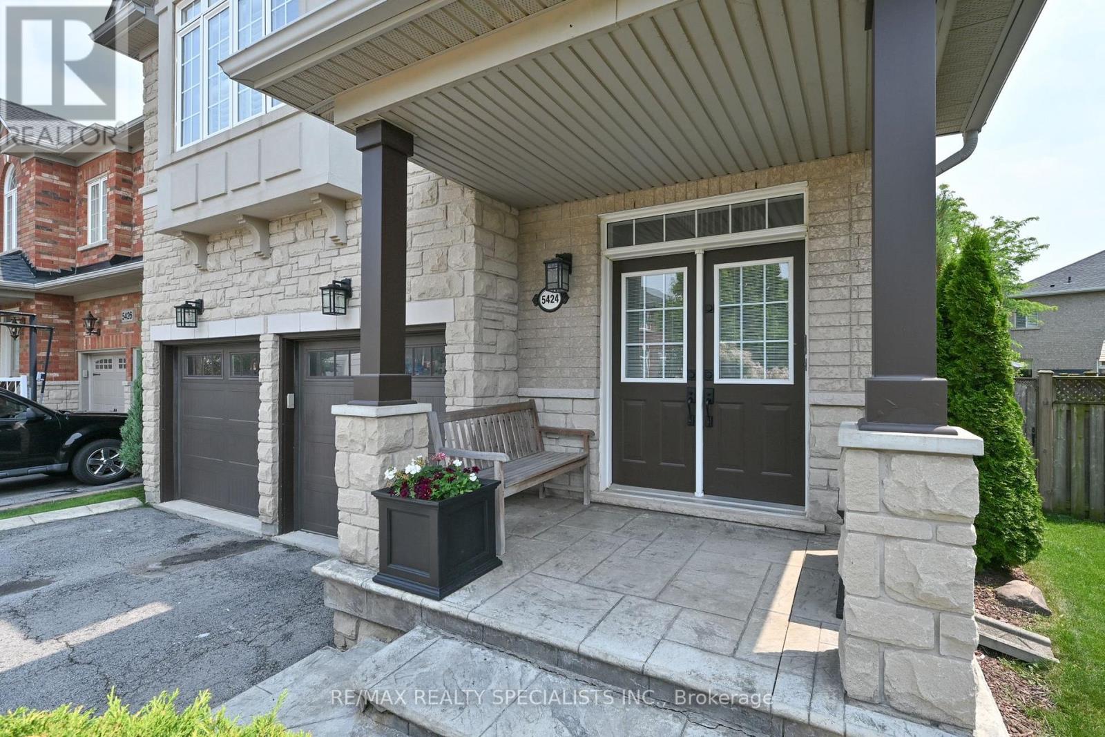 5424 Greer Drive, Burlington, Ontario  L7L 7M7 - Photo 2 - W13624356