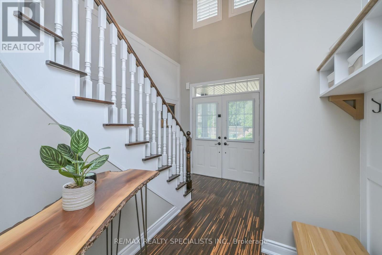 5424 Greer Drive, Burlington, Ontario  L7L 7M7 - Photo 3 - W13624356