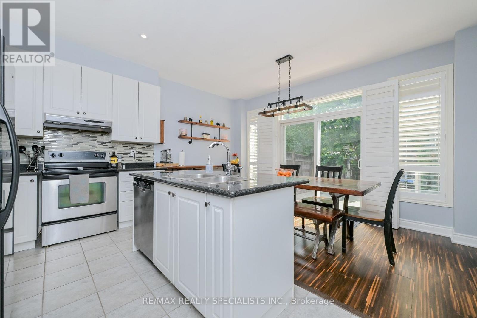 5424 Greer Drive, Burlington, Ontario  L7L 7M7 - Photo 4 - W13624356
