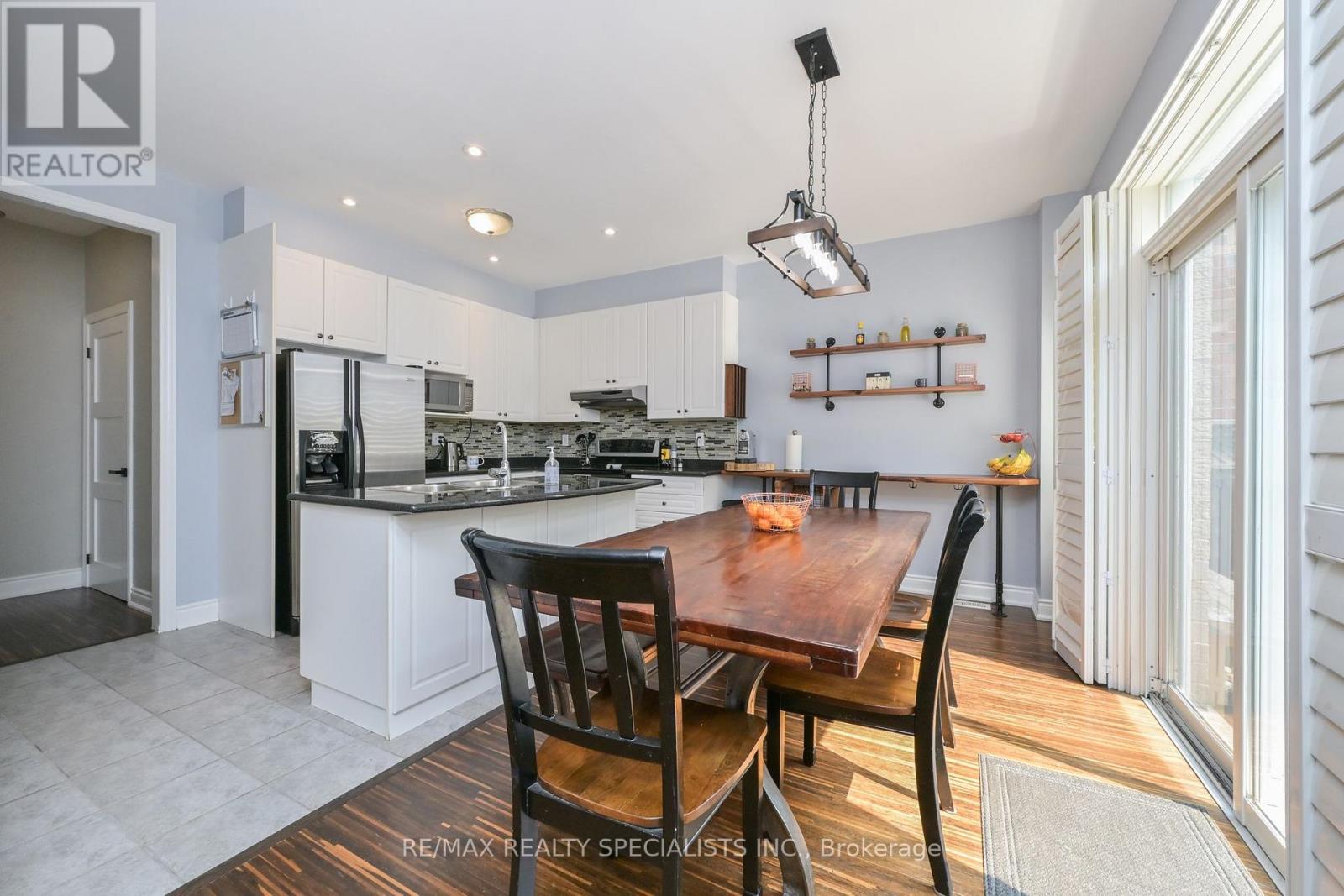 5424 Greer Drive, Burlington, Ontario  L7L 7M7 - Photo 8 - W13624356