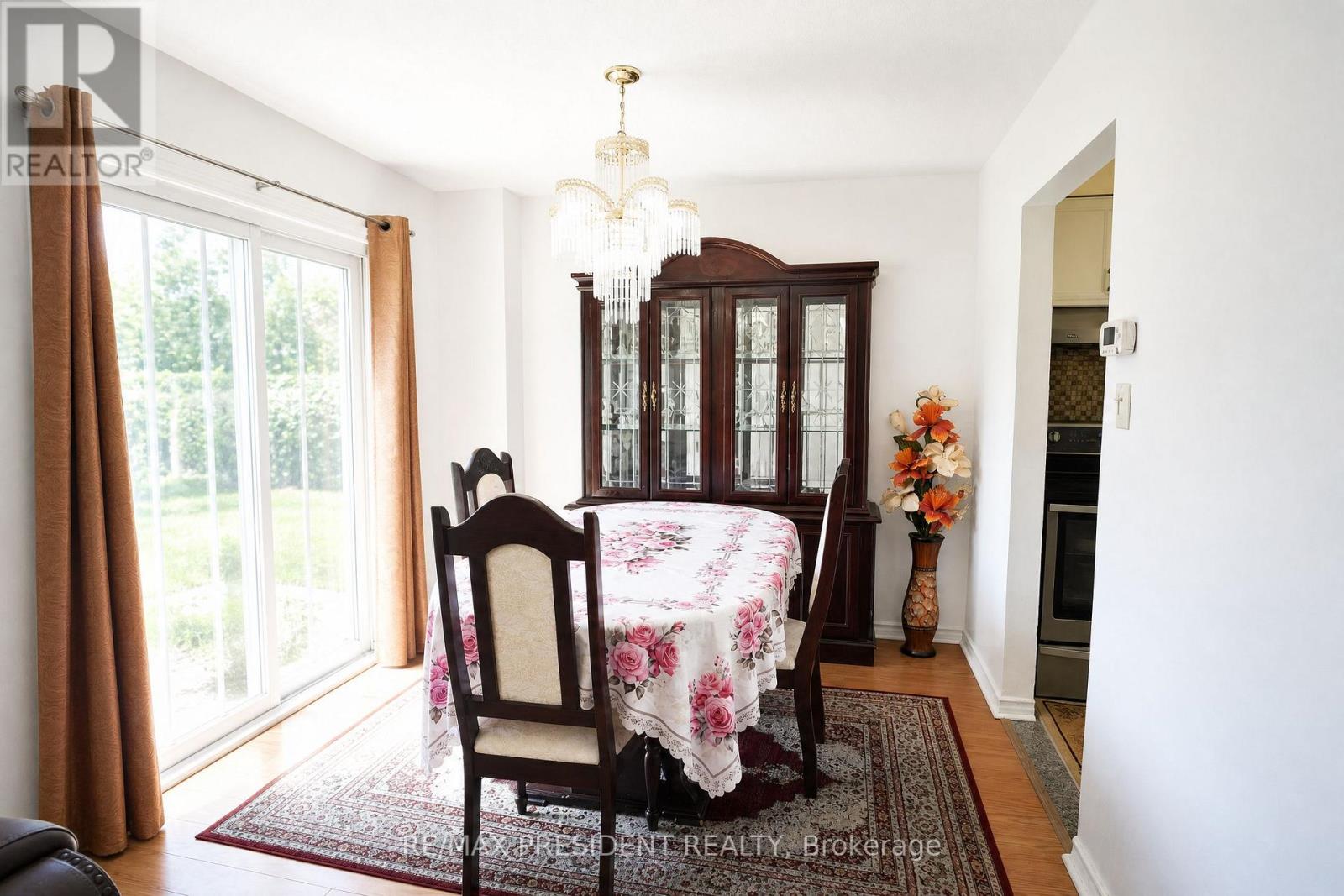 29 Norbrook Crescent, Toronto, Ontario  M9V 4P7 - Photo 10 - W13624378