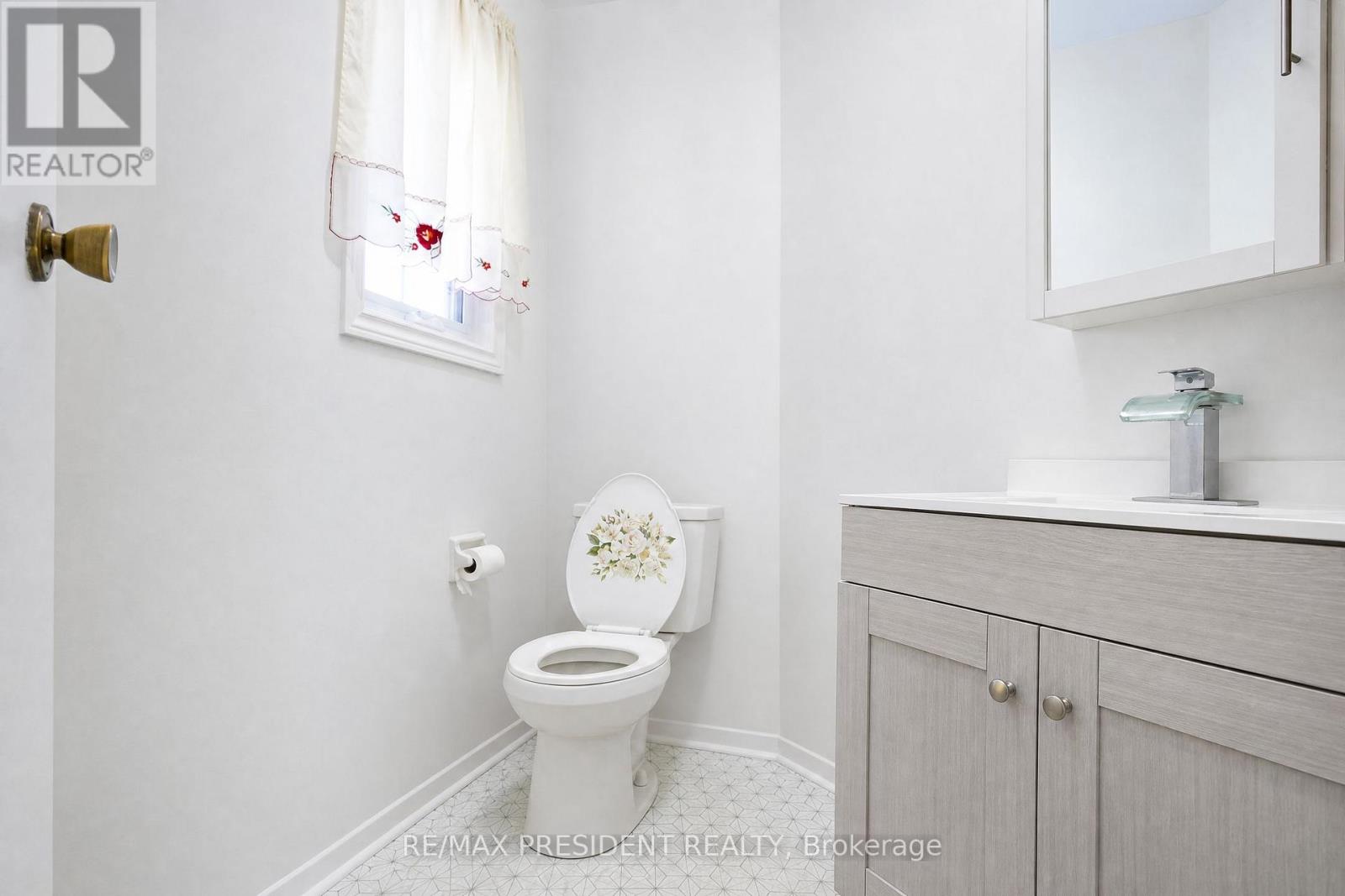 29 Norbrook Crescent, Toronto, Ontario  M9V 4P7 - Photo 11 - W13624378