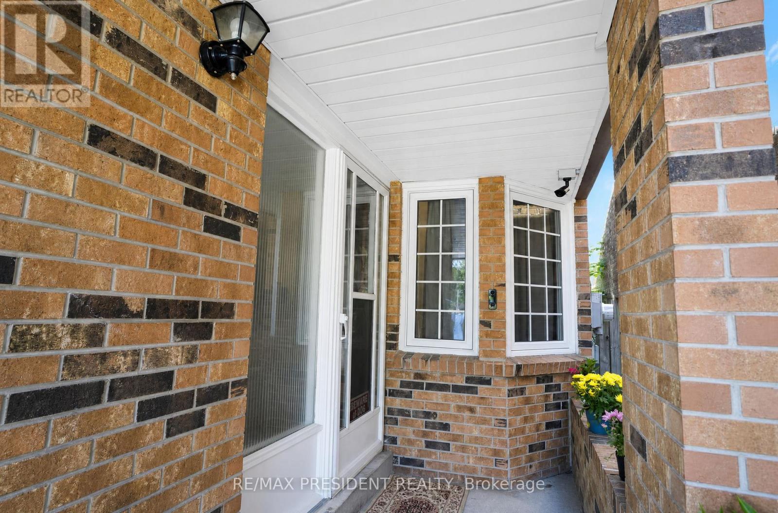 29 Norbrook Crescent, Toronto, Ontario  M9V 4P7 - Photo 3 - W13624378