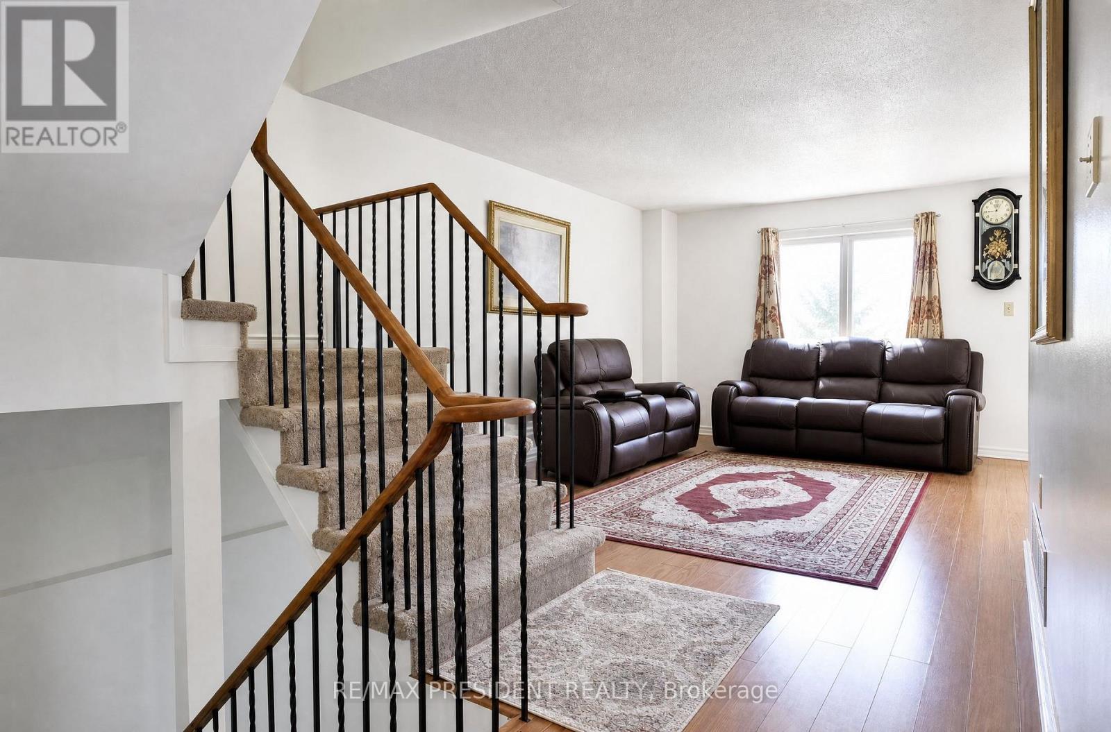 29 Norbrook Crescent, Toronto, Ontario  M9V 4P7 - Photo 4 - W13624378