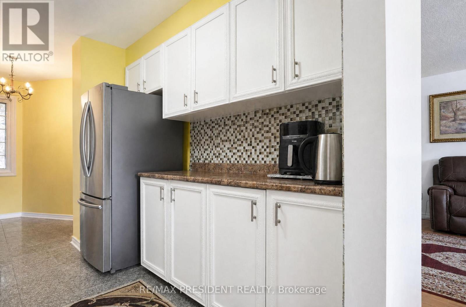29 Norbrook Crescent, Toronto, Ontario  M9V 4P7 - Photo 8 - W13624378