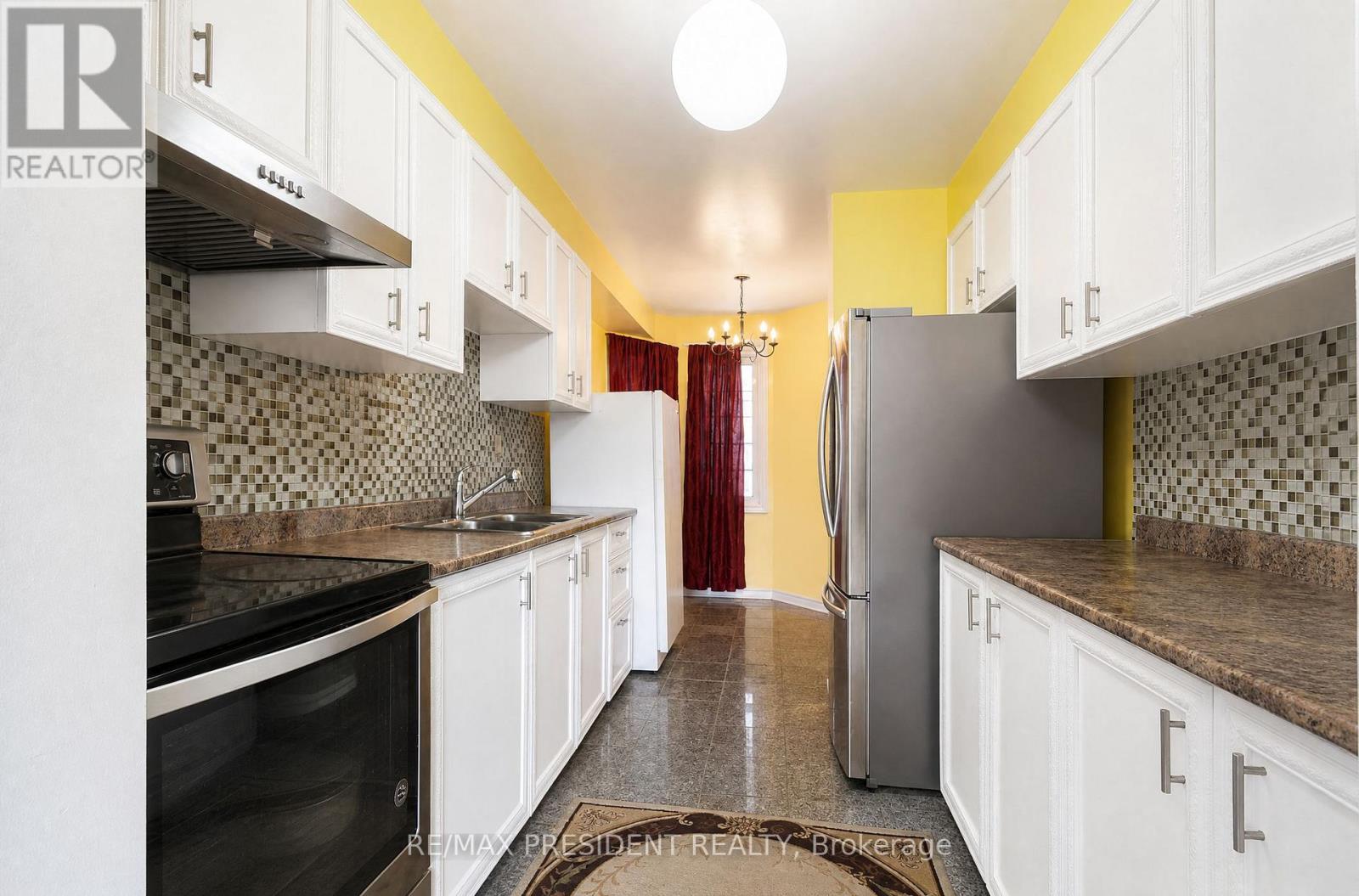 29 Norbrook Crescent, Toronto, Ontario  M9V 4P7 - Photo 9 - W13624378