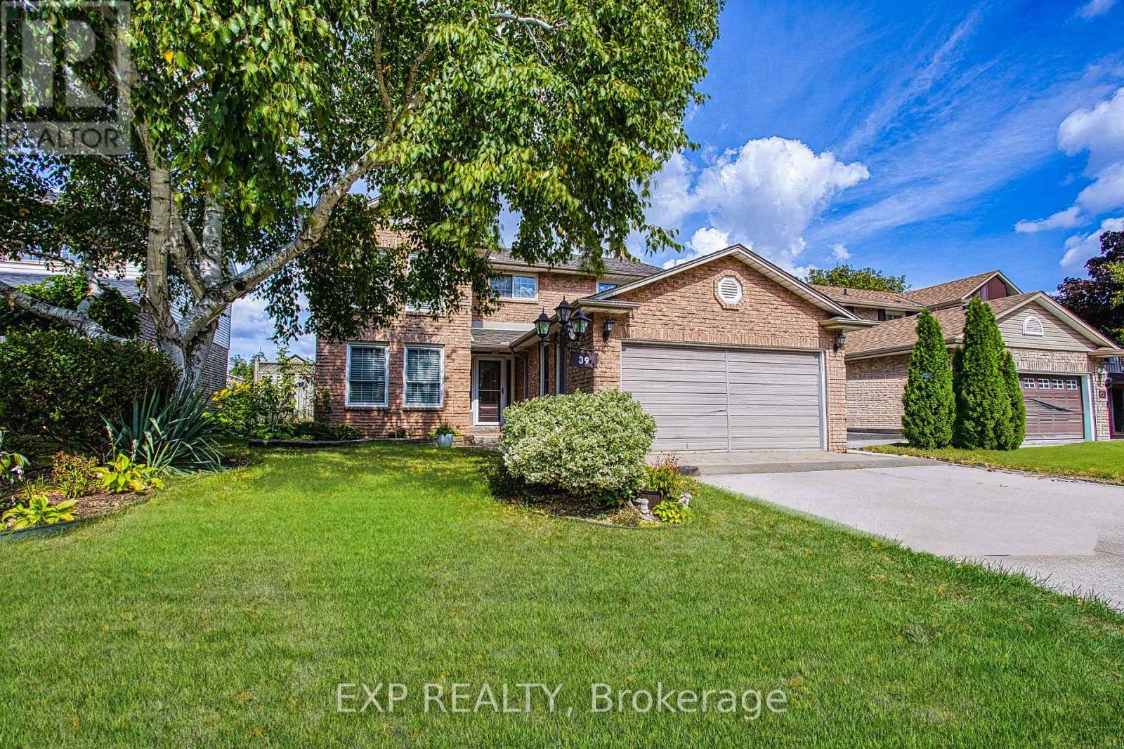 39 AINSWORTH STREET, Hamilton, Ontario