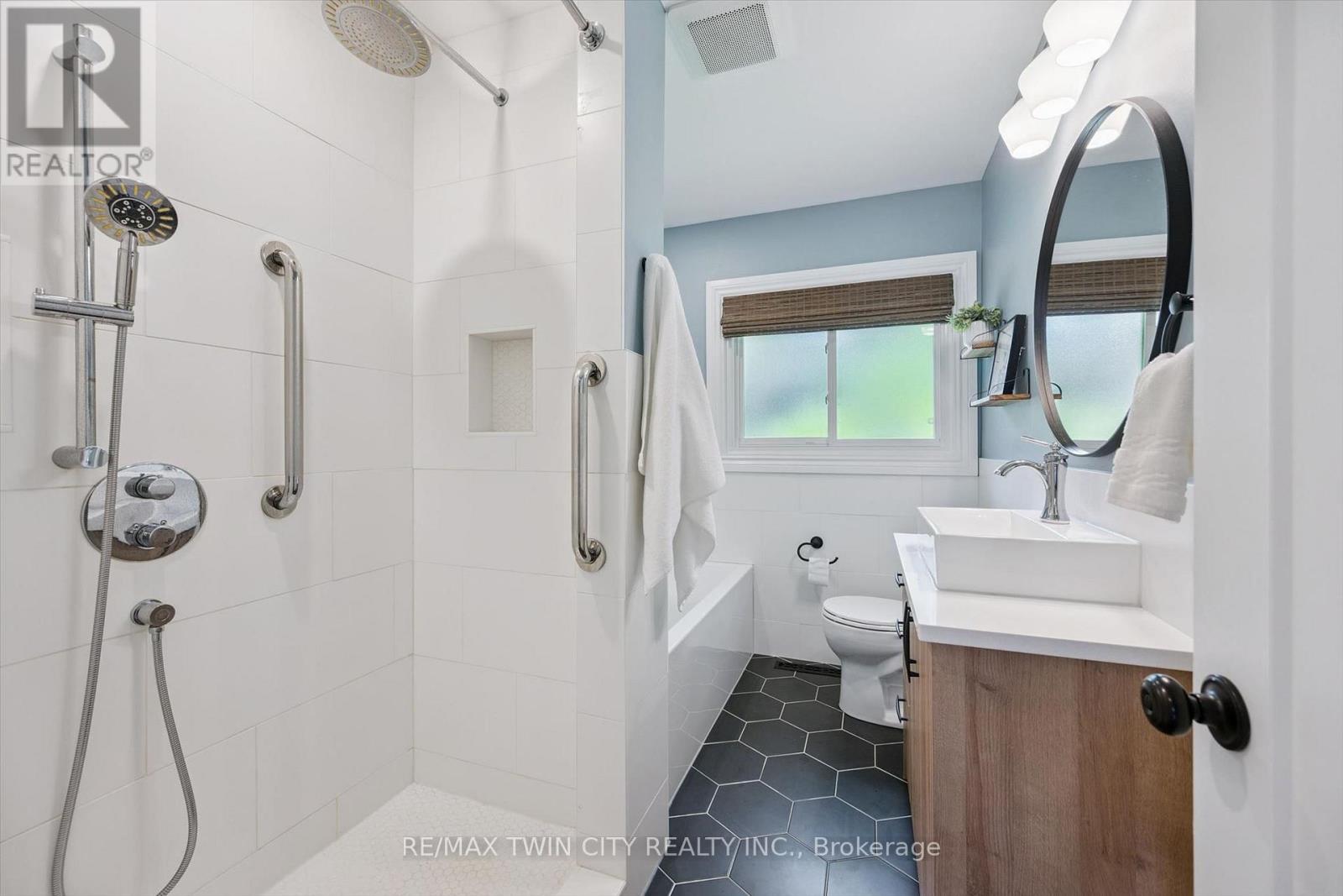 395 Blue Heron Ridge, Cambridge, Ontario  N3H 3H2 - Photo 19 - X13624296