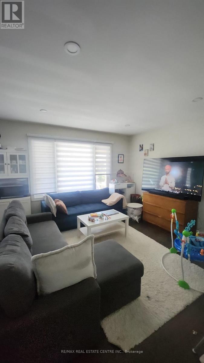 Upper Floor Only - 364 East 14th Street, Hamilton, Ontario  L9A 4C4 - Photo 12 - X13624416