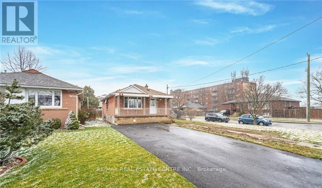 Upper Floor Only - 364 East 14th Street, Hamilton, Ontario  L9A 4C4 - Photo 2 - X13624416