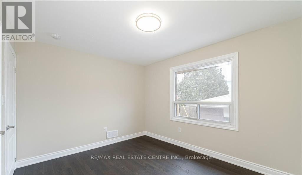 Upper Floor Only - 364 East 14th Street, Hamilton, Ontario  L9A 4C4 - Photo 21 - X13624416