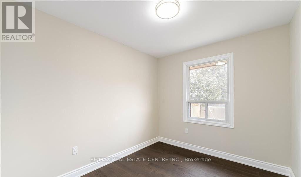 Upper Floor Only - 364 East 14th Street, Hamilton, Ontario  L9A 4C4 - Photo 26 - X13624416