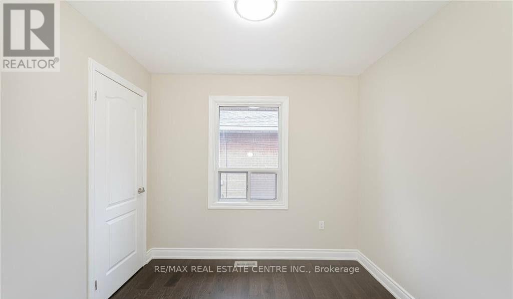 Upper Floor Only - 364 East 14th Street, Hamilton, Ontario  L9A 4C4 - Photo 27 - X13624416