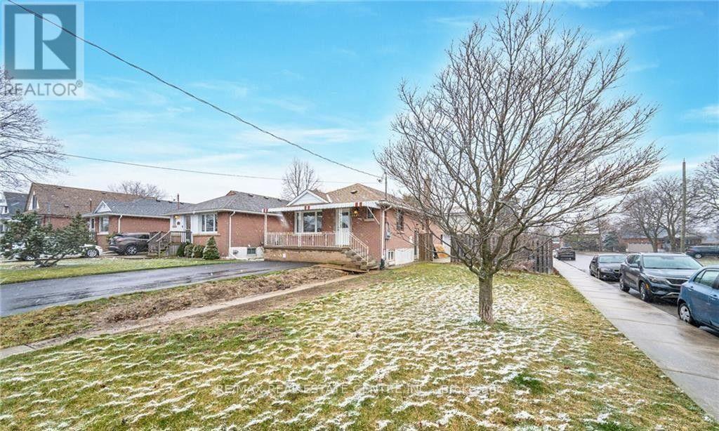 Upper Floor Only - 364 East 14th Street, Hamilton, Ontario  L9A 4C4 - Photo 3 - X13624416