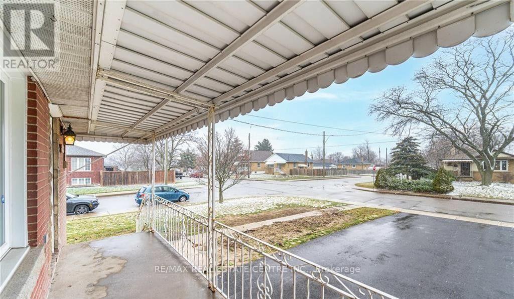 Upper Floor Only - 364 East 14th Street, Hamilton, Ontario  L9A 4C4 - Photo 5 - X13624416
