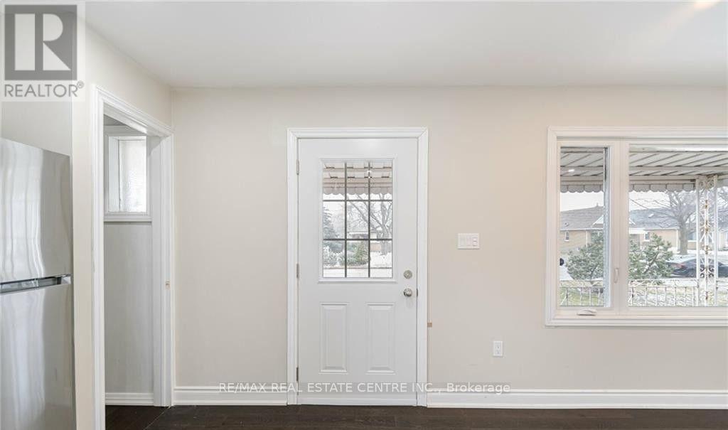 Upper Floor Only - 364 East 14th Street, Hamilton, Ontario  L9A 4C4 - Photo 6 - X13624416