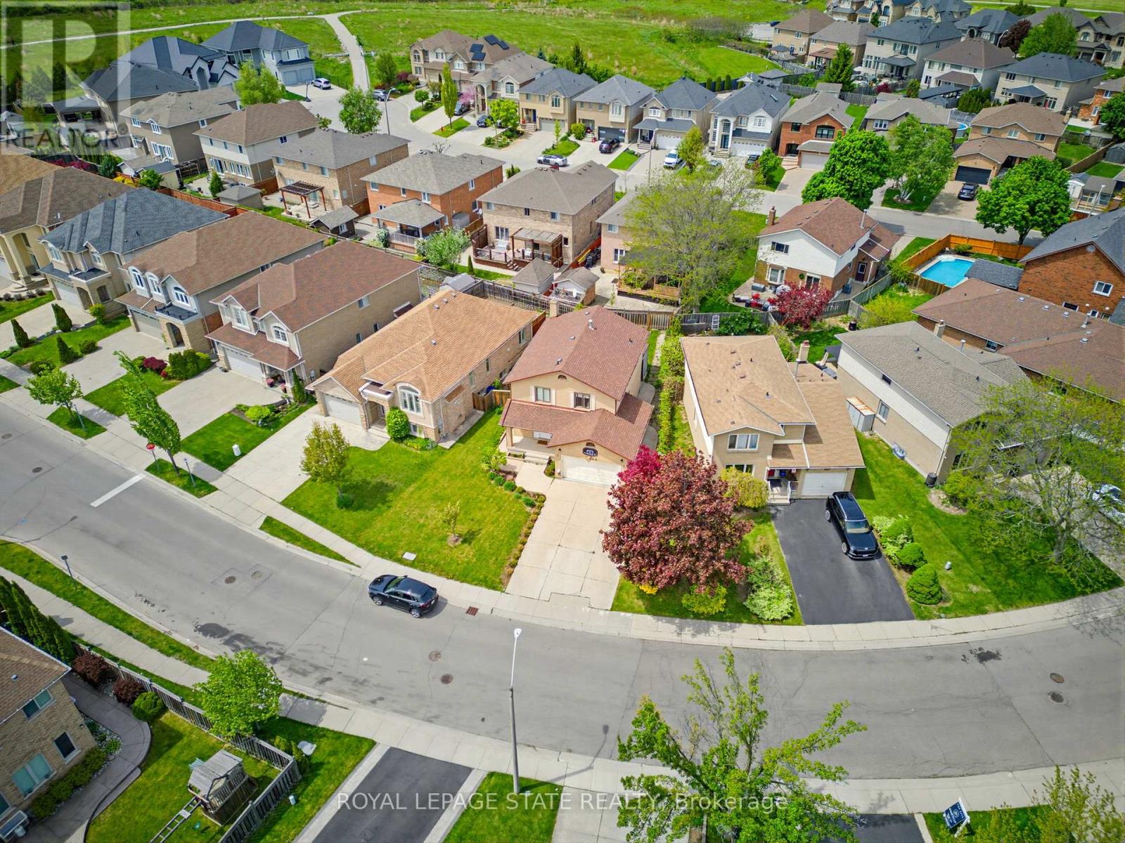 459 Dicenzo Drive, Hamilton, Ontario  L9B 2C4 - Photo 4 - X13624494