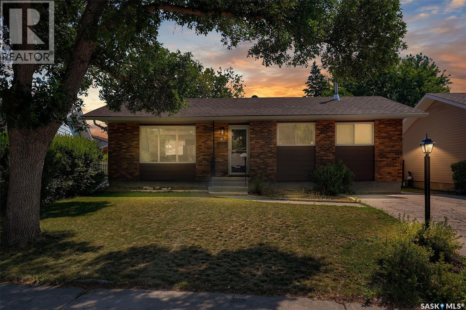 87 Hastings Crescent, Regina, Saskatchewan  S4T 7N6 - Photo 1 - SK044148