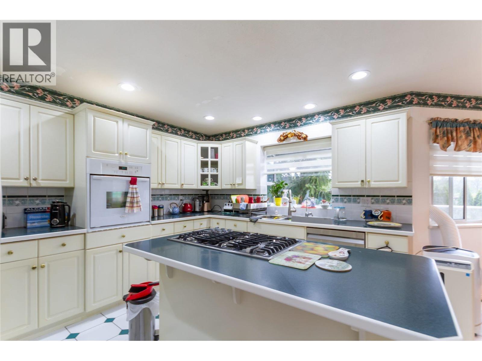 9149 Briar Road, Burnaby, British Columbia  V3N 4X1 - Photo 9 - R3116335
