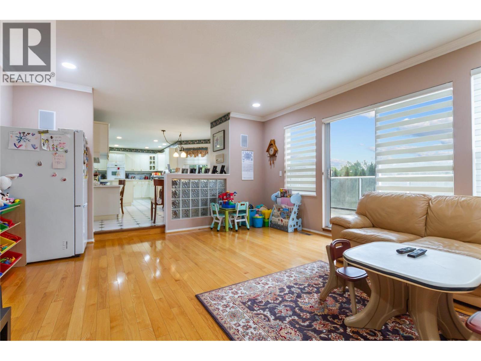 9149 Briar Road, Burnaby, British Columbia  V3N 4X1 - Photo 6 - R3116335