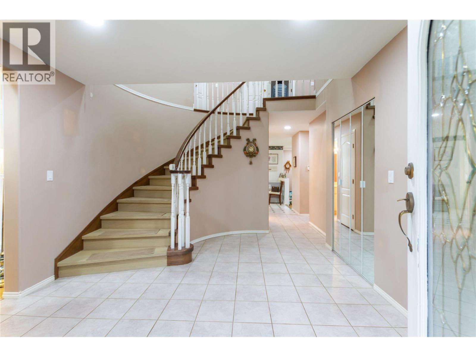 9149 Briar Road, Burnaby, British Columbia  V3N 4X1 - Photo 2 - R3116335