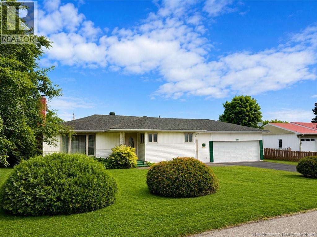 688 Eh Daigle Boulevard, Grand-Sault/grand Falls, New Brunswick  E3Z 2S1 - Photo 2 - NB144915