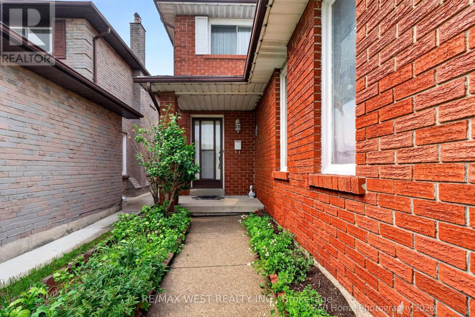 4157 Ottewell Crescent, Mississauga, Ontario  L4W 4A4 - Photo 3 - W13623298