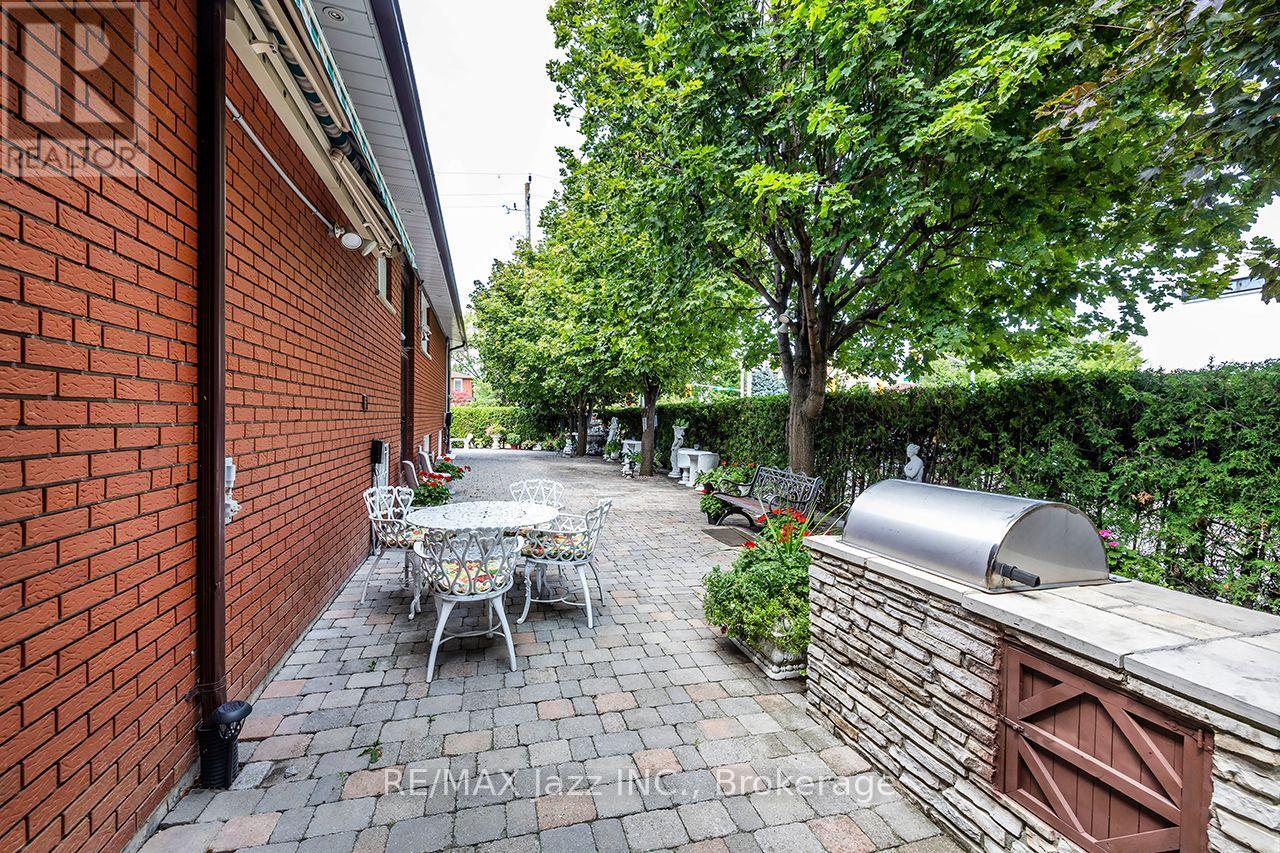 89 Crestwood Road, Vaughan, Ontario  L4J 1A7 - Photo 9 - N13624594