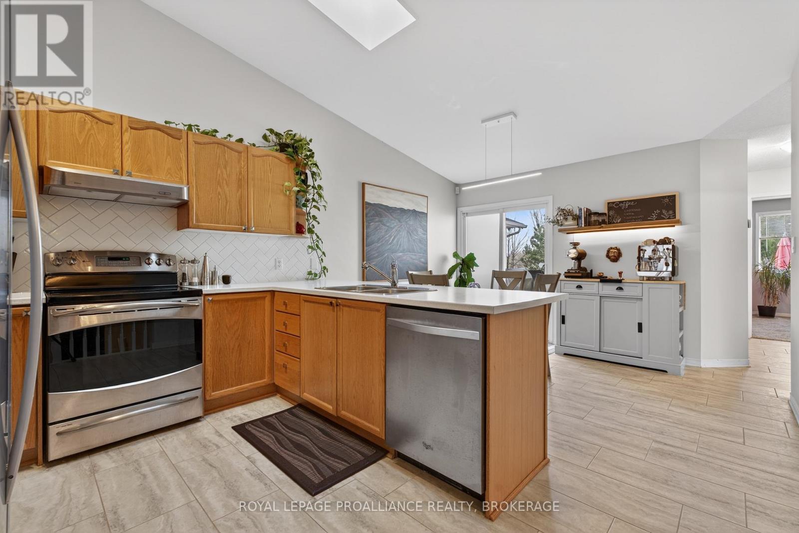 964 Rainbow Crescent, Kingston (Kingston East (Incl Barret Crt)), Ontario  K7K 7J2 - Photo 10 - X13624544