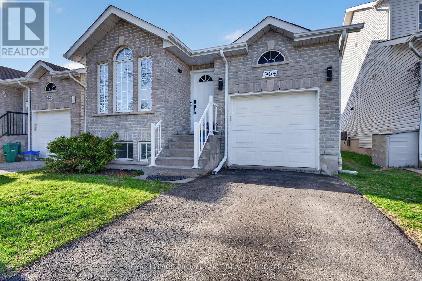 964 Rainbow Crescent, Kingston (Kingston East (Incl Barret Crt)), Ontario  K7K 7J2 - Photo 2 - X13624544