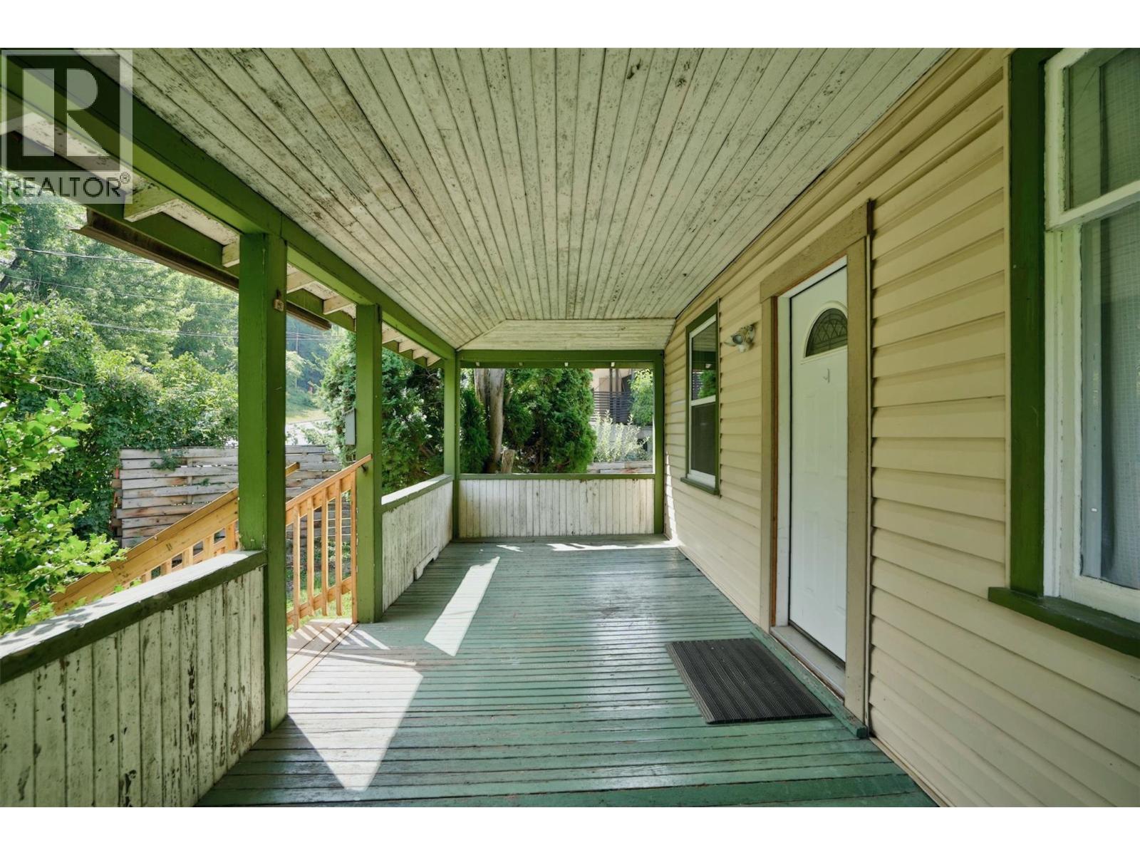 703 Pine Street, Nelson, British Columbia  V1L 2K3 - Photo 4 - 10395989