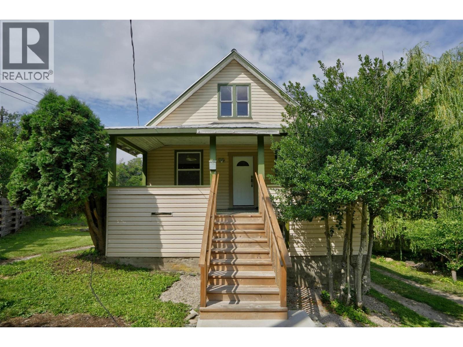 703 Pine Street, Nelson, British Columbia  V1L 2K3 - Photo 2 - 10395989
