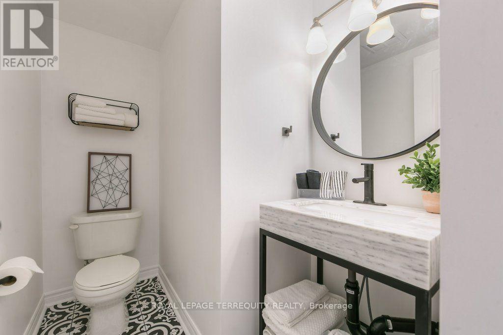 A - 11 Crawford Street, Toronto, Ontario  M6K 3M3 - Photo 11 - C13624620