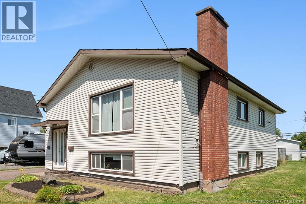 21 Spruce Street, Moncton, New Brunswick  E1C 7K1 - Photo 3 - NB145103