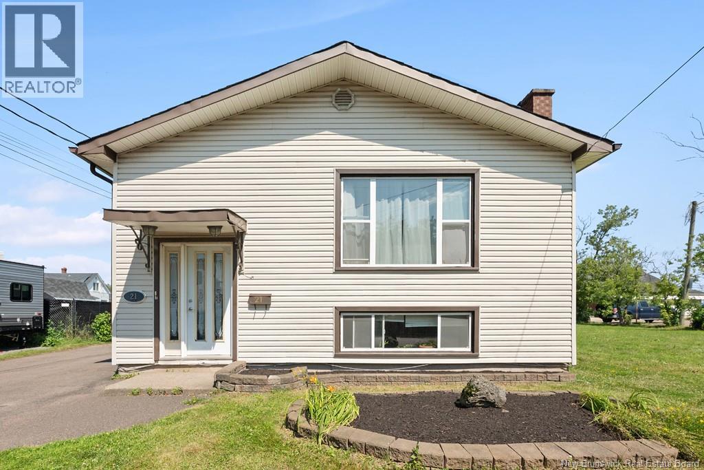 21 Spruce Street, Moncton, New Brunswick  E1C 7K1 - Photo 2 - NB145103