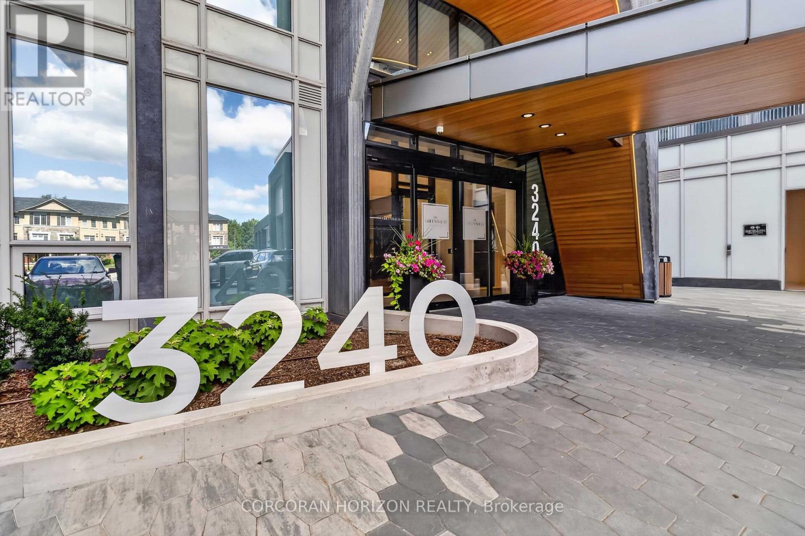 335 - 3240 William Coltson Avenue, Oakville, Ontario  L6H 8C8 - Photo 2 - W13624542