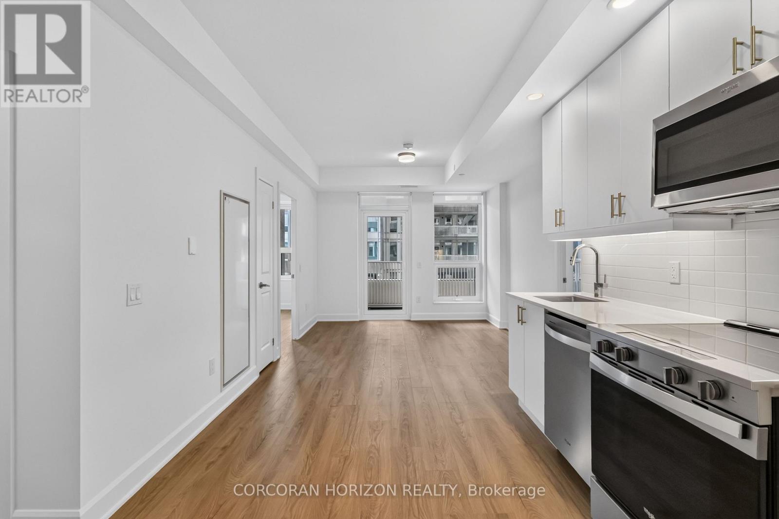 335 - 3240 William Coltson Avenue, Oakville, Ontario  L6H 8C8 - Photo 4 - W13624542