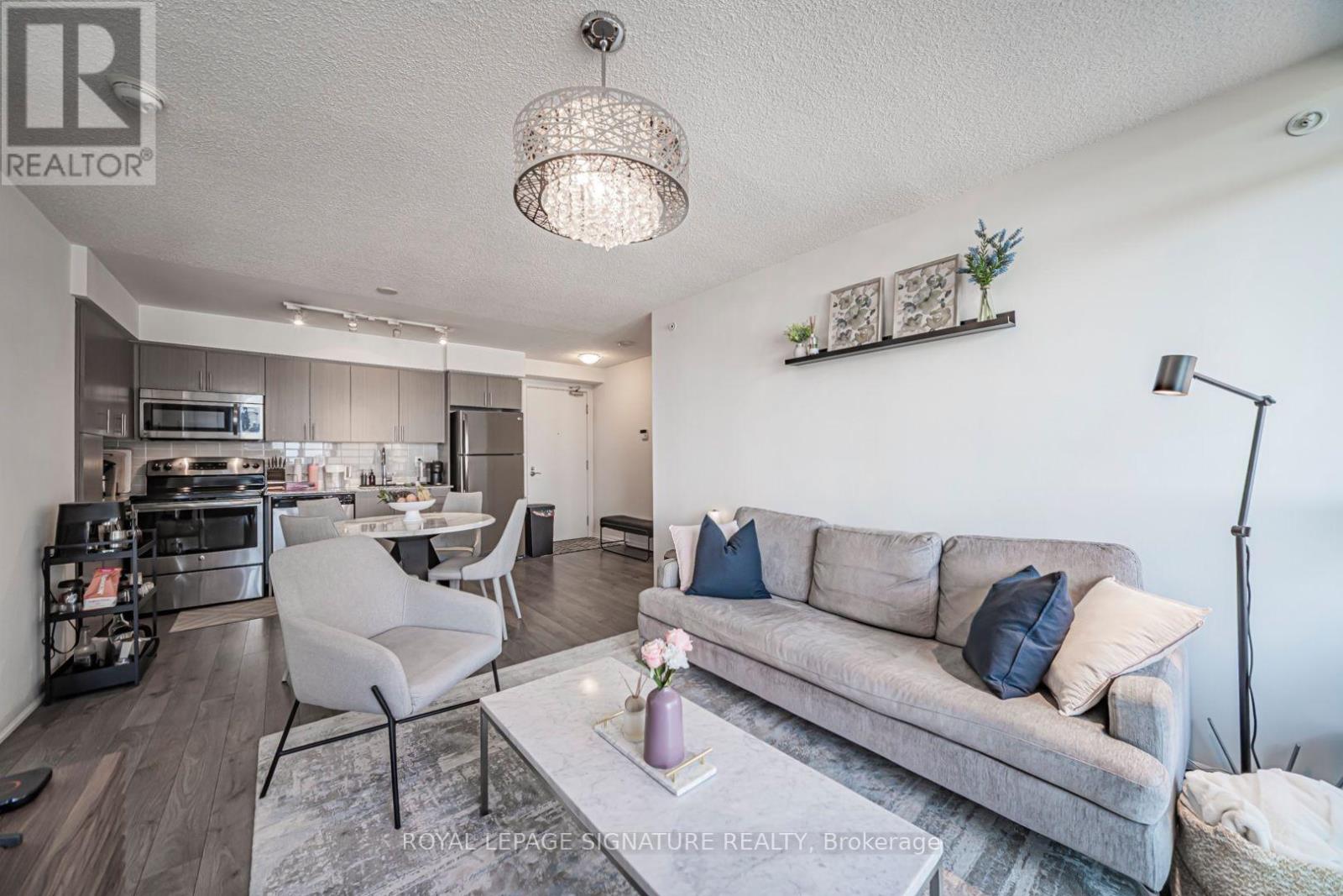 1017 - 830 Lawrence Avenue W, Toronto (Yorkdale-Glen Park), Ontario  M6A 0B6 - Photo 1 - W13624556