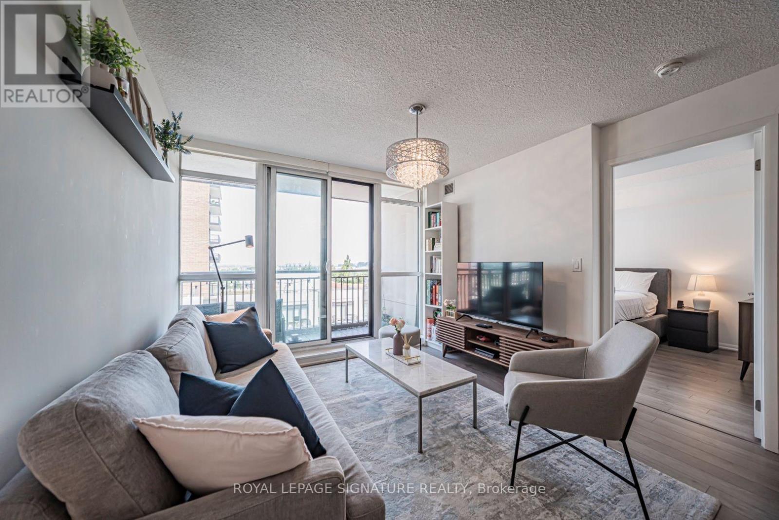 1017 - 830 Lawrence Avenue W, Toronto (Yorkdale-Glen Park), Ontario  M6A 0B6 - Photo 2 - W13624556
