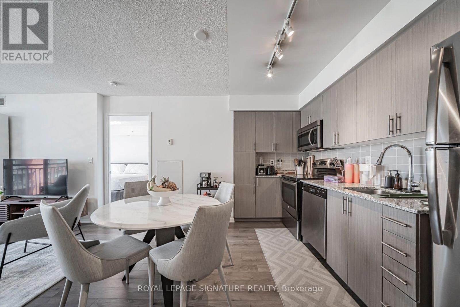 1017 - 830 Lawrence Avenue W, Toronto (Yorkdale-Glen Park), Ontario  M6A 0B6 - Photo 3 - W13624556